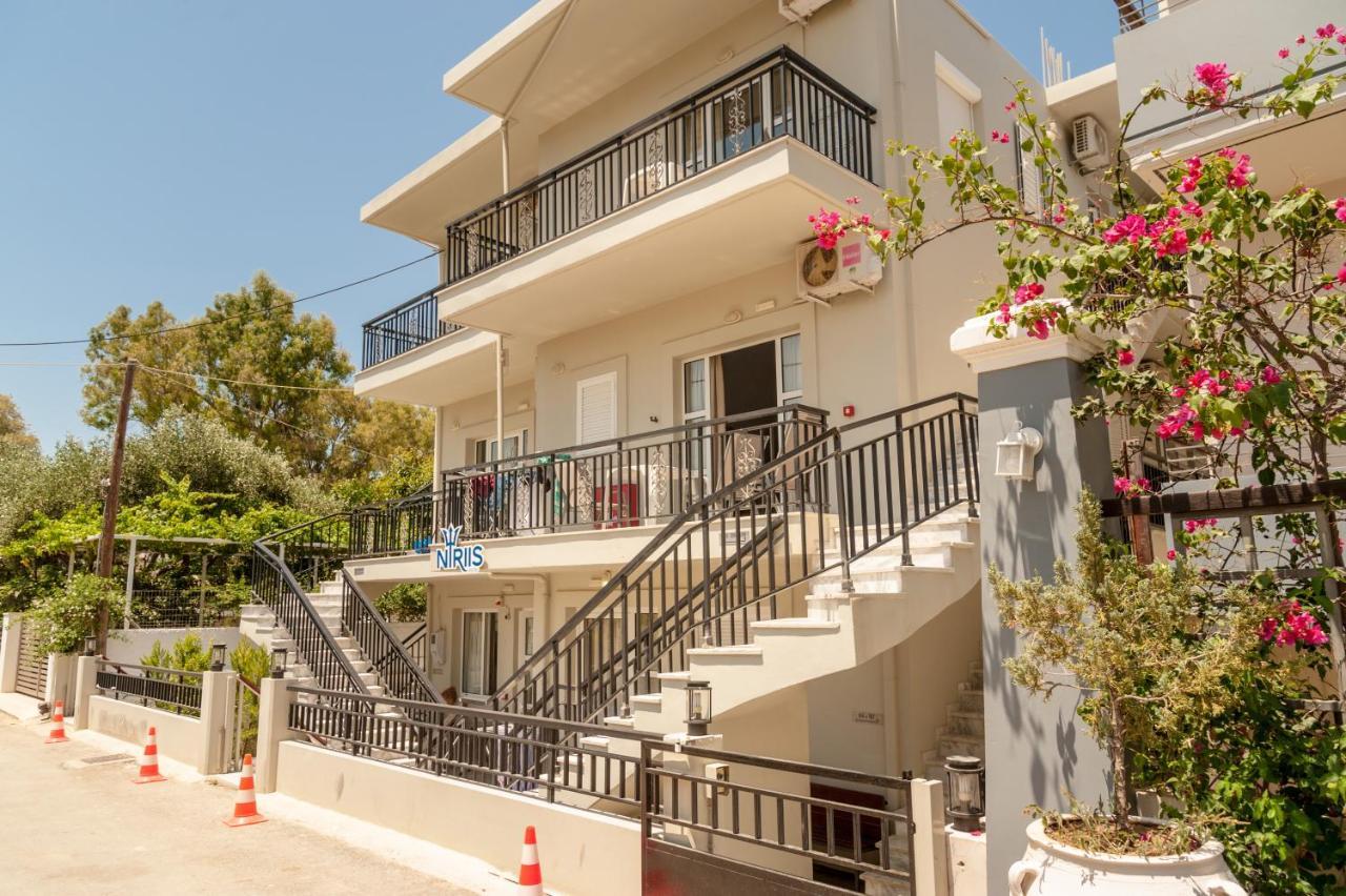 Niriis Hotel Káto Darátsos Eksteriør bilde