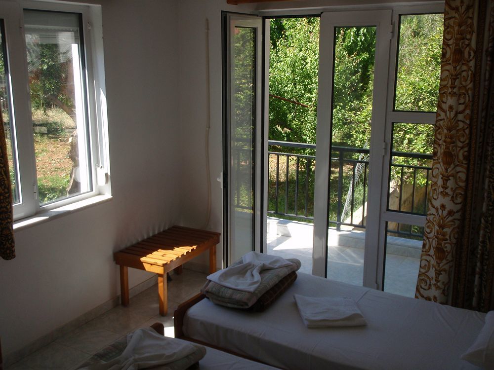 Niriis Hotel Káto Darátsos Eksteriør bilde